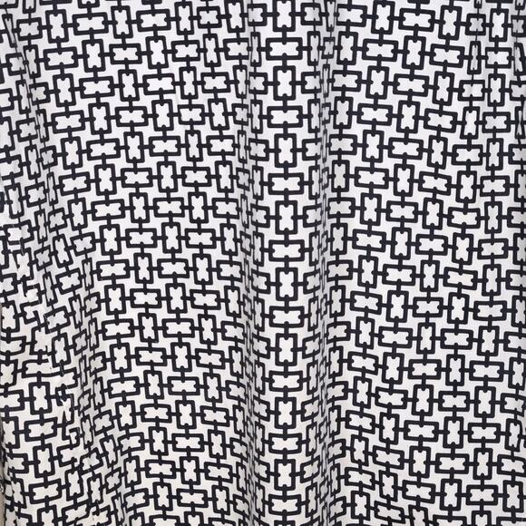 Foxcroft Women's Black And White Geometric Chain Design. Size Large - Picture 7 of 9